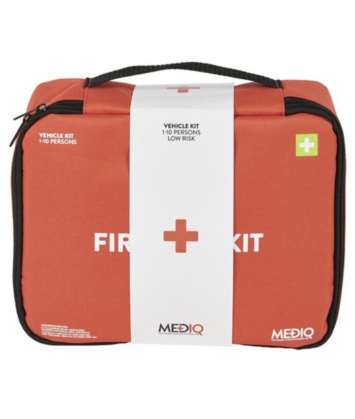 ESSENTIAL VEHICLE FIRST AID KIT IN SOFT PACK